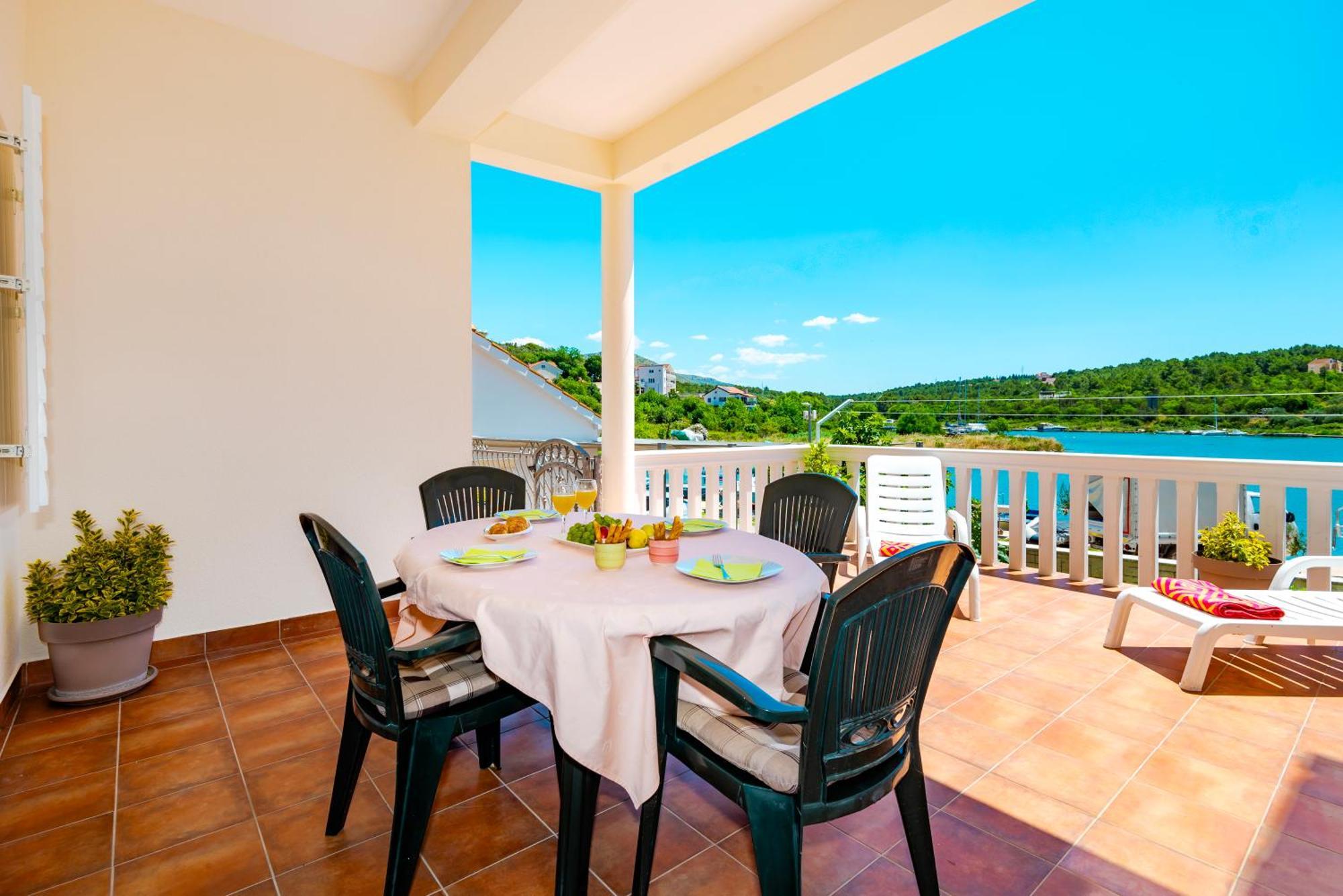 Apartment Bilice Beach ภายนอก รูปภาพ